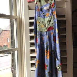 Summer Dress with cute ruffle detail on pockets -M